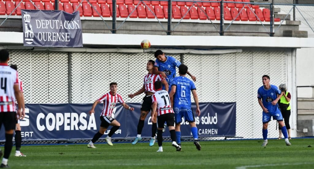 El Ourense firma una remontada en los últimos minutos del encuentro.