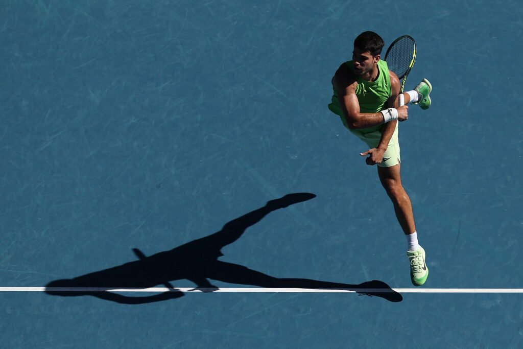 El murciano Carlos Alcaraz se medirá ante Novak Djokovic para el primer Grand Slam del año, el Open de Australia.